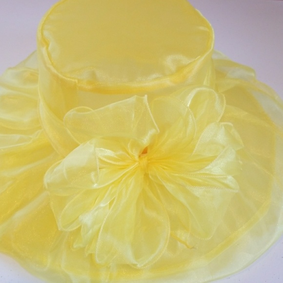 **Sold **Beautiful yellow hat - Picture 2 of 8